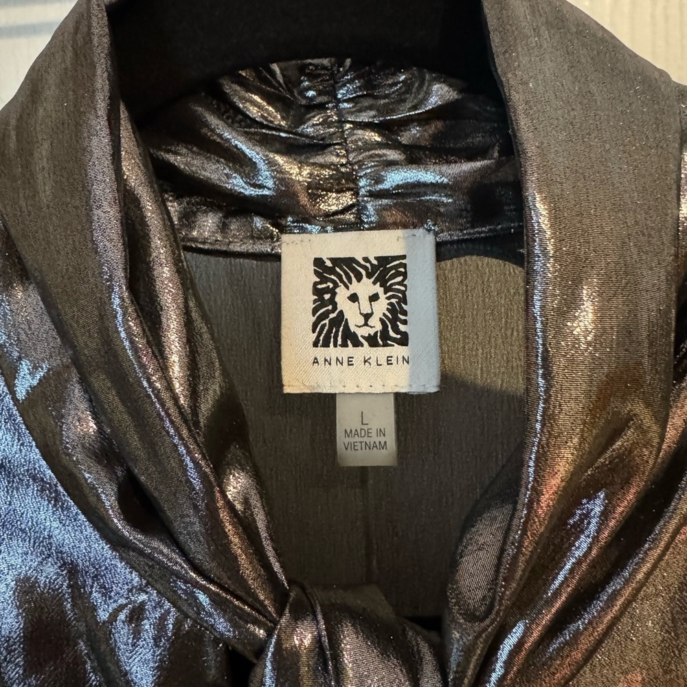 🖤🩶LIKE NEW! Ann Klein Silver Gun Metal Metallic Women's Top🖤🩶 - Picture 11 of 16